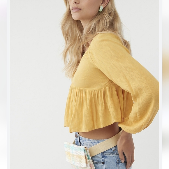 O'Neill Rosie Top in gold Yellow - Picture 2 of 8